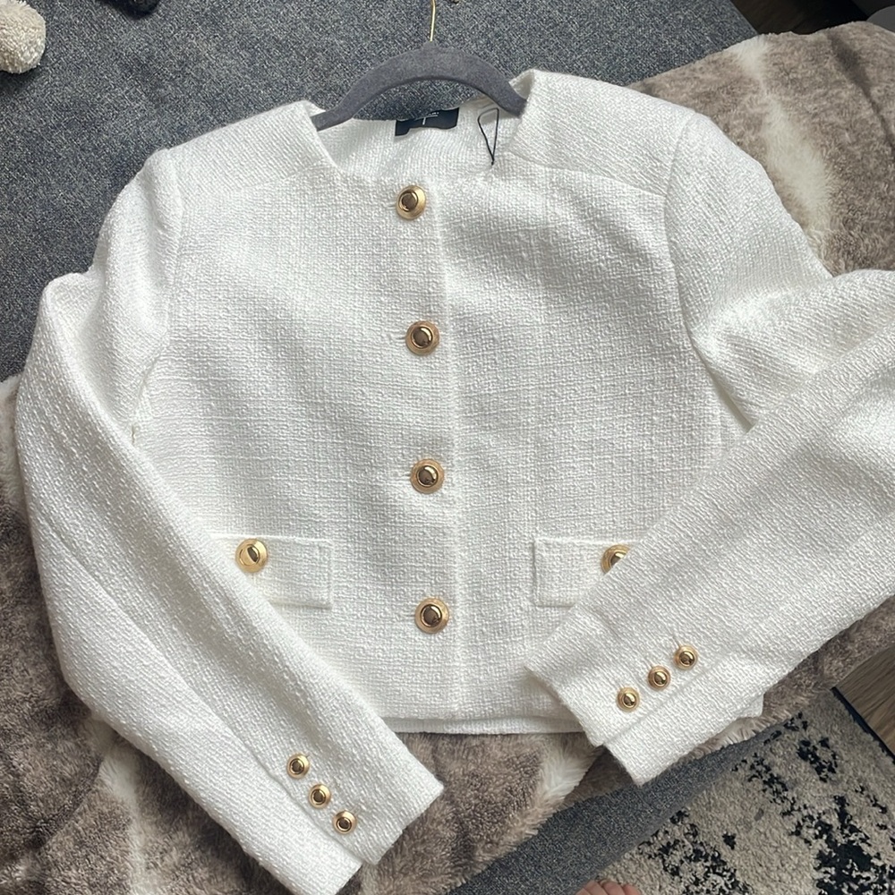 TAHARI CROP WHITE TWEED JACKET